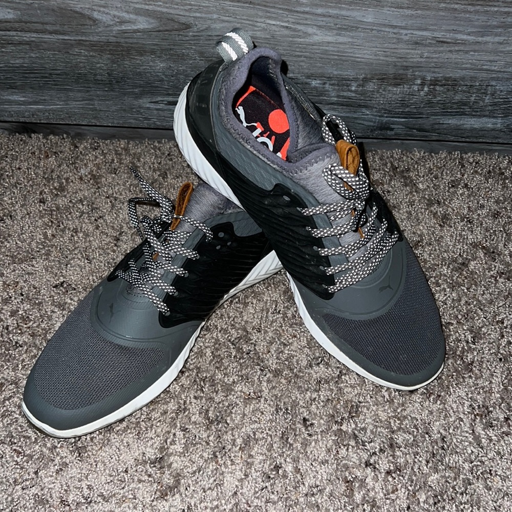 Golf shoes